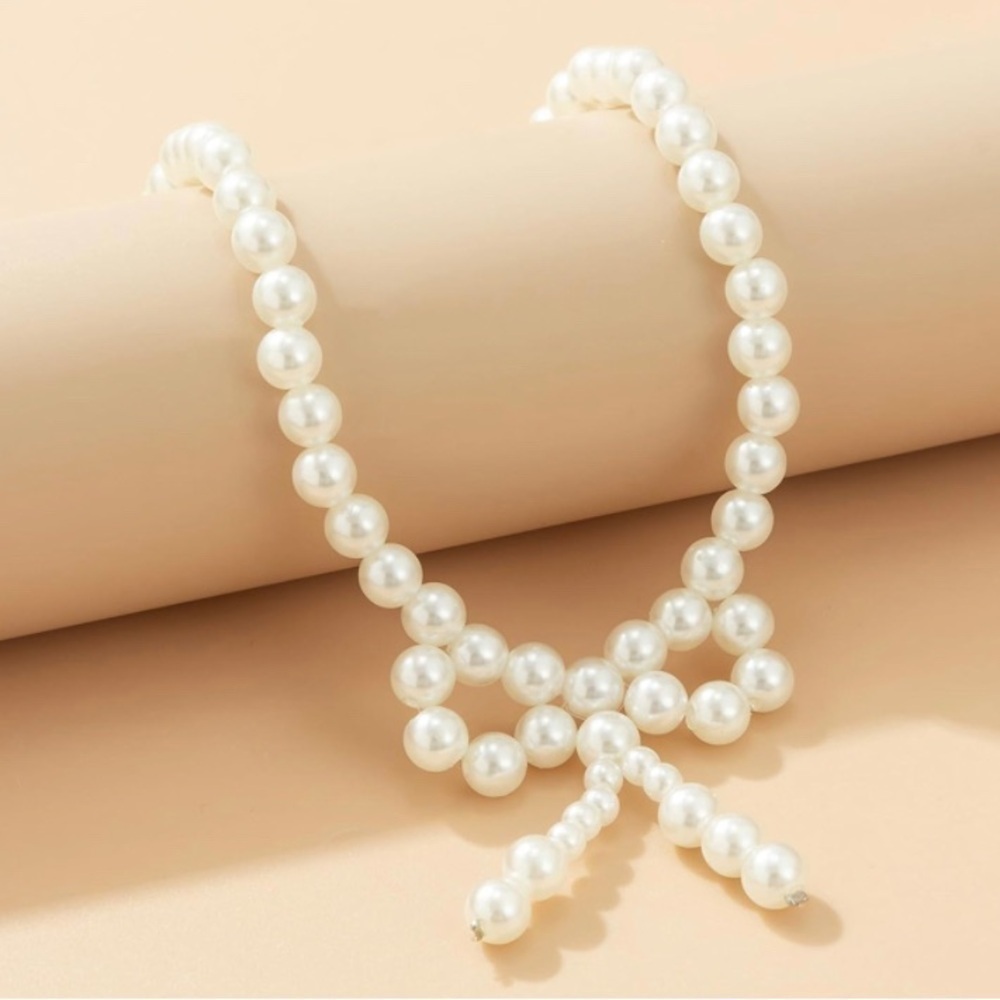 Pearl Bow Elegant Necklace & Earrings - Picture 4 of 5